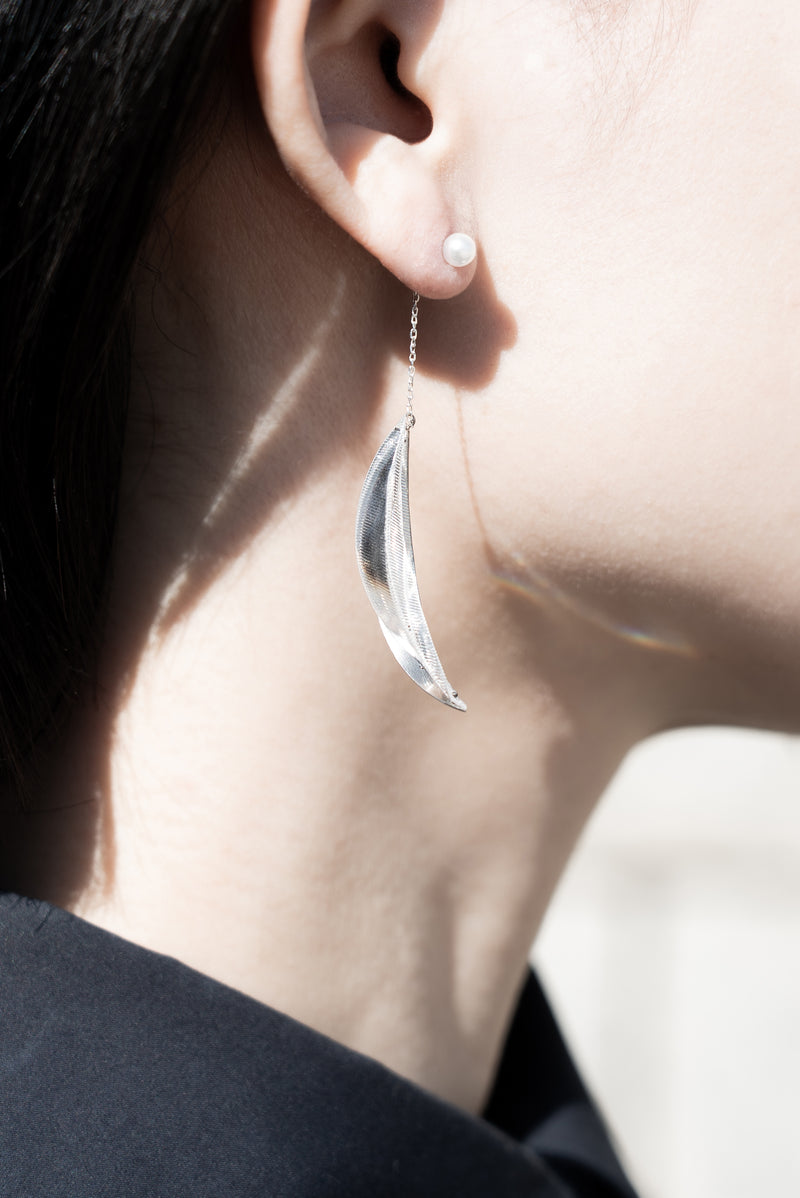 Prism Luna / pierced earrings